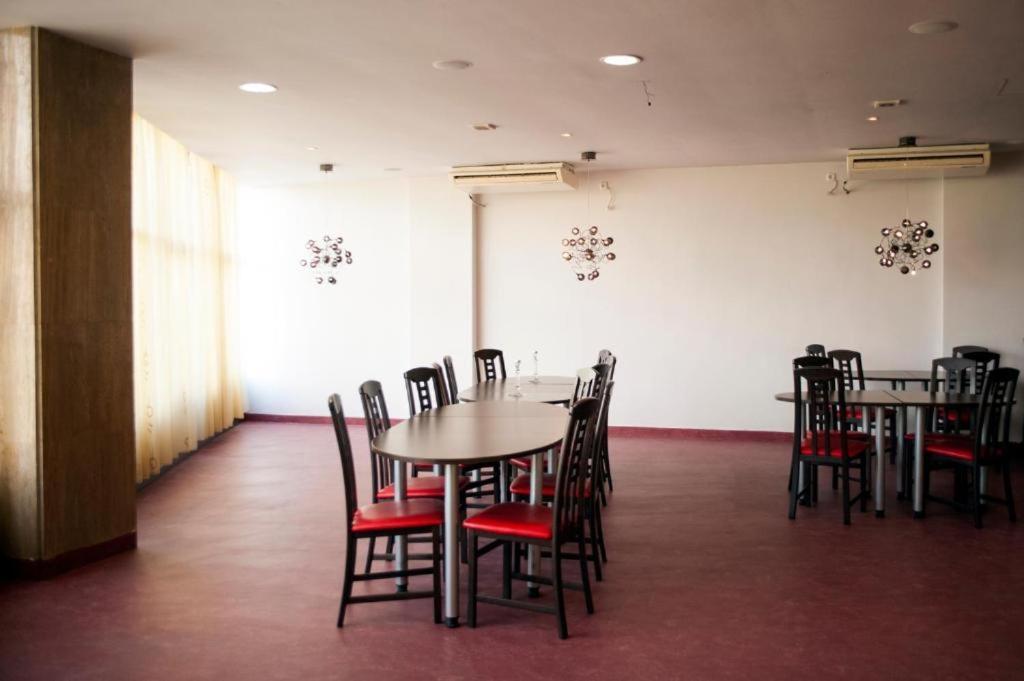 Hotel Decentria Timisoara Luaran gambar